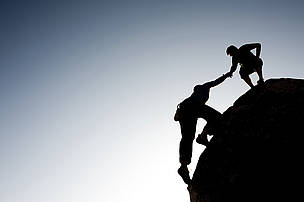 Two silhouetted climbers reach the top of a mountain using teamwork.
© Istockphoto.com / WWF-Canada
© Istockphoto.com / WWF-Canada